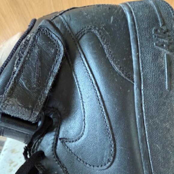 Pre-Loved Nike Men's Air Force 1 Mid '07 Triple Black Leather High Tops - Size 9 - Picture 10 of 11